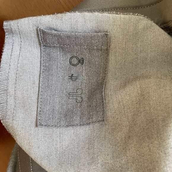 FIGS High Waisted Zamora
Tech Jogger Scrub
Pants Graphite Size XXL/P or 2XL P - Picture 8 of 16